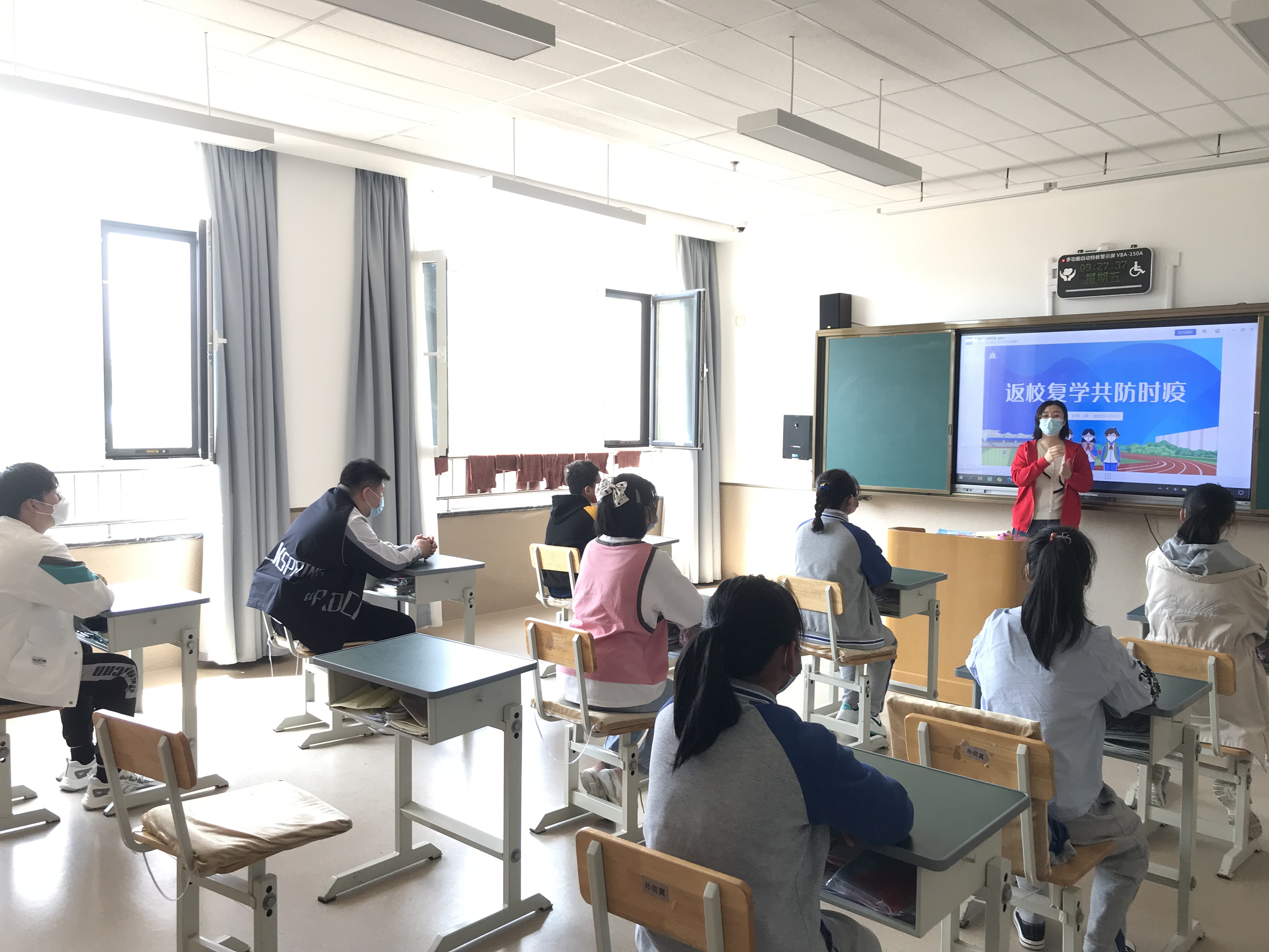 返校復(fù)學共防時疫情.jpg